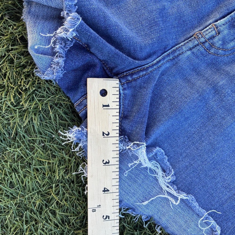 Levi's Women's Medium Wash Blue Denim High-Rise Jean Shorts Size 27 - Picture 5 of 5